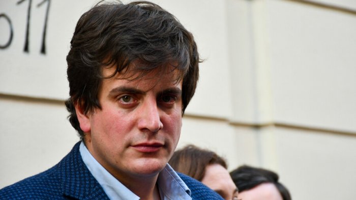 Diputado Schalper enfrenta al Partido Republicano por 