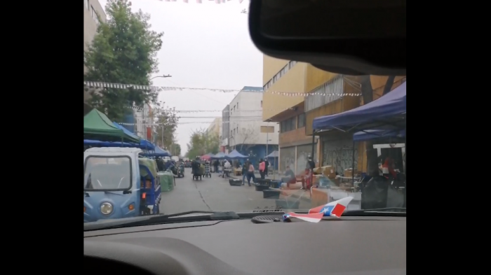 Locatario de Barrio Meiggs denuncia que volvieron los toldos azules: 