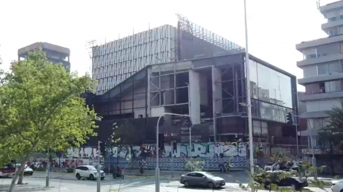 Edificio cultural ubicado en pleno centro de Santiago se mantiene 