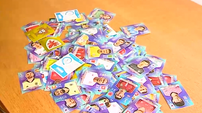 Pese a no clasificar a Qatar 2022: Álbum mundialero se agota rápidamente en kioskos de Chile