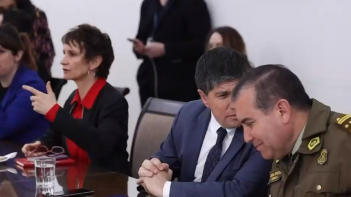 Gobierno y autoridades establecen mesa de trabajo para enfrentar hechos de violencia en liceos emblemáticos