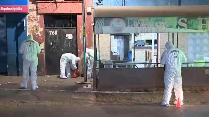 Al menos 12 disparos contra pub: Un repartidor terminó herido en el abdomen en Independencia