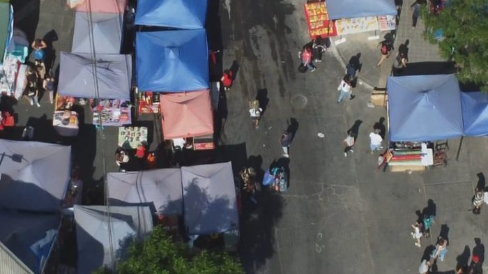 Barrio Meiggs nuevamente en la polémica: Toldos azules vuelven a instalarse en el sector