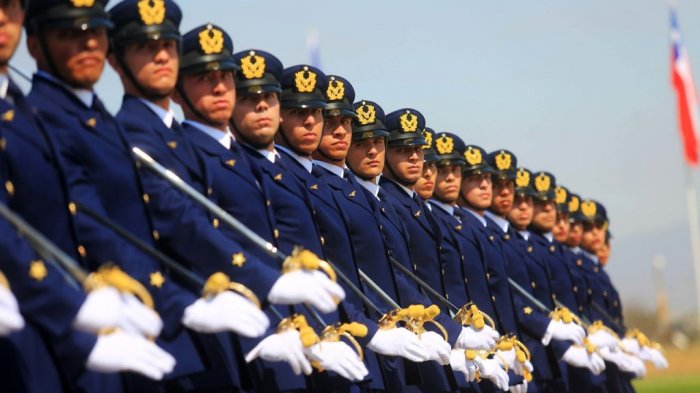 No era porno: Cómo aspirantes de la FACh grabaron a camarada teniendo sexo y difundieron video por Whatsapp