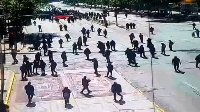 Manifestaciones en Santiago centro terminan con dos detenidos y un carabinero herido