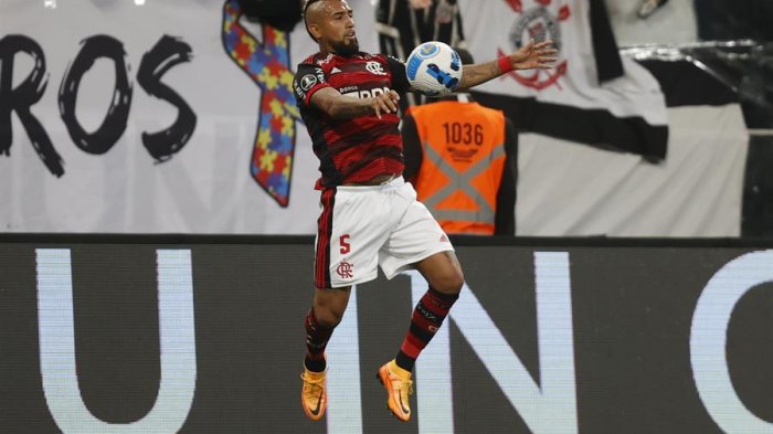 No viene a Chile: Flamengo confirma que Arturo Vidal está citado para final de la Copa Brasil