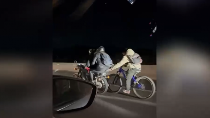 Imprudencia total: Captan a motoquero impulsando a bicicleta a casi 100 km por hora en Ruta 68