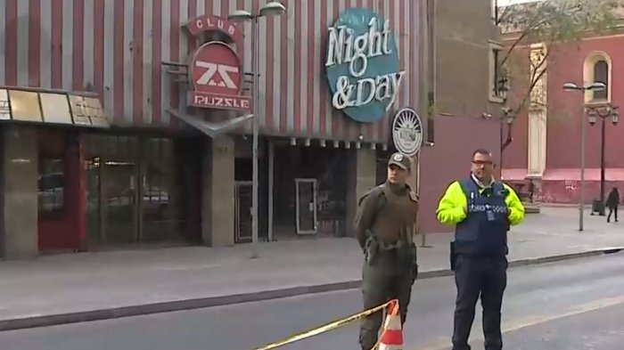 Reportan balacera tras altercado en club nocturno de Santiago centro: Joven fue herido en sus piernas