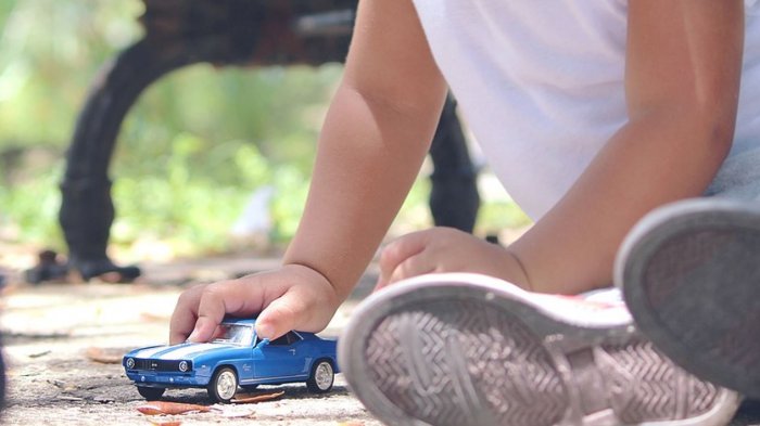 Niño se lanzó desde balcón al perseguir auto de juguete que cayó: Su madre relató el accidente