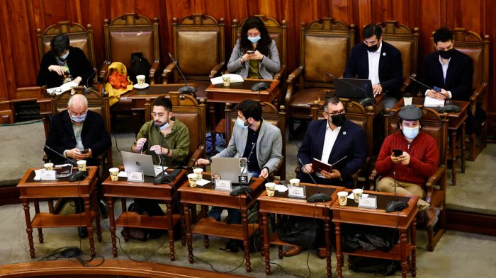 125 miembros, paritario y con escaños reservados: Así es la propuesta oficialista-DC para nuevo proceso constituyente