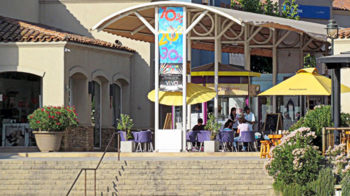 Reportan asalto en centro comercial en Chicureo: Delincuentes intimidaron a clientes con armas de fuego