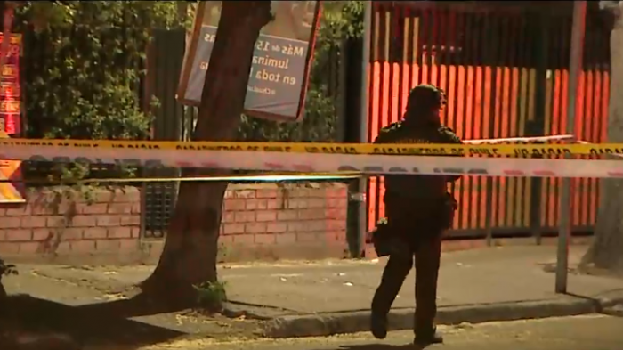 Mujer murió luego de que sujeto percutara múltiples disparos a su casa: Investigan presunto femicidio