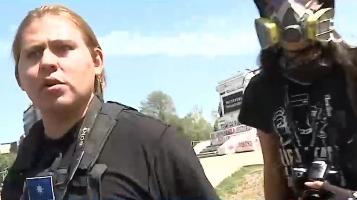 Contigo en la Mañana capta agresión a equipos de prensa mientras despachaban en Plaza Baquedano