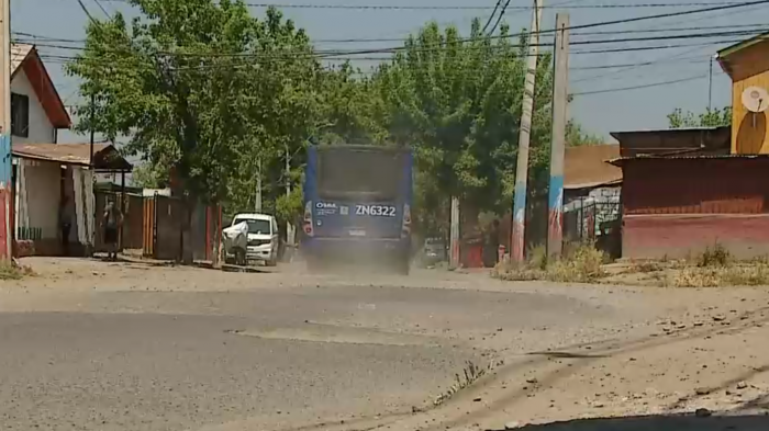 Chile a medias: Vecinos de Recoleta reclaman que viven cada vez peor por solución parche en una calle