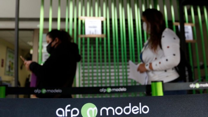 Reforma previsional: Gobierno buscaría bajar las comisiones que cobran las AFP a los afiliados