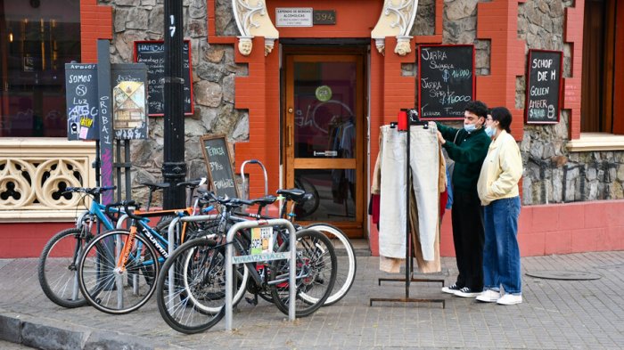 El turismo se reactiva y busca trabajadores: ¿Qué perfil hay que cumplir y cuánto pagan?