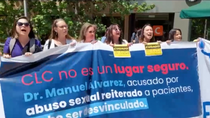 Entregan más de 1.600 cartas a CLC para revertir reincorporación de oncólogo acusado de abuso