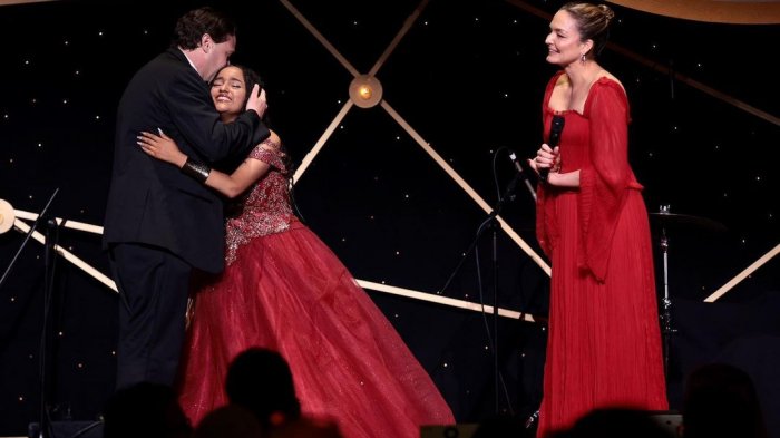 Chileno fue homenajeado en EE.UU. por salvar vida de joven con leucemia donando sus células madre