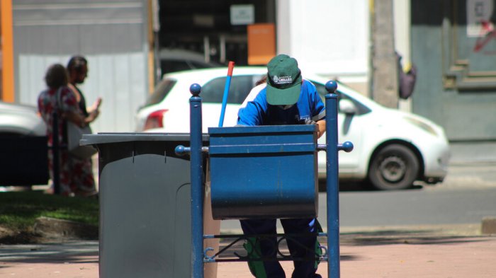Jóvenes entre 14 y 24 años los más afectados: Tasa de desempleo crece en el Gran Santiago durante septiembre