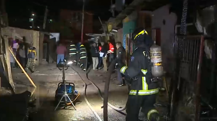 Incendio en campamento Violeta Parra dejó 19 personas damnificadas y un bombero lesionado