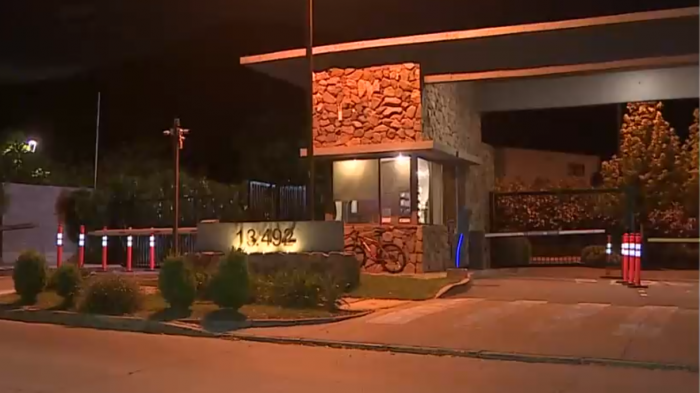 Violento asalto en condominio de Chicureo: Asaltantes encerraron y amarraron a la dueña de casa