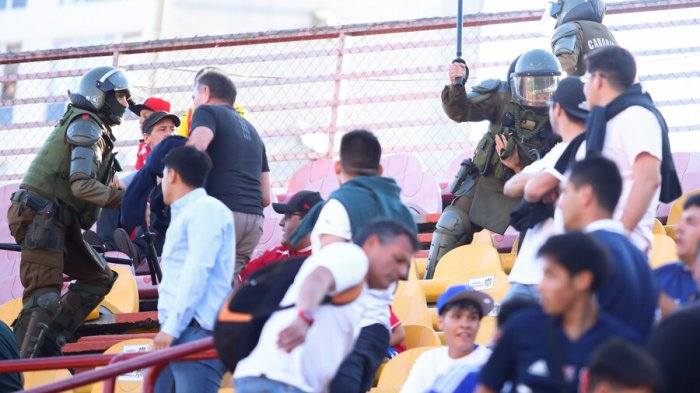 Turba de hinchas de la U ingresó a la fuerza al Santa Laura: Semifinal por Copa Chile debió retrasarse