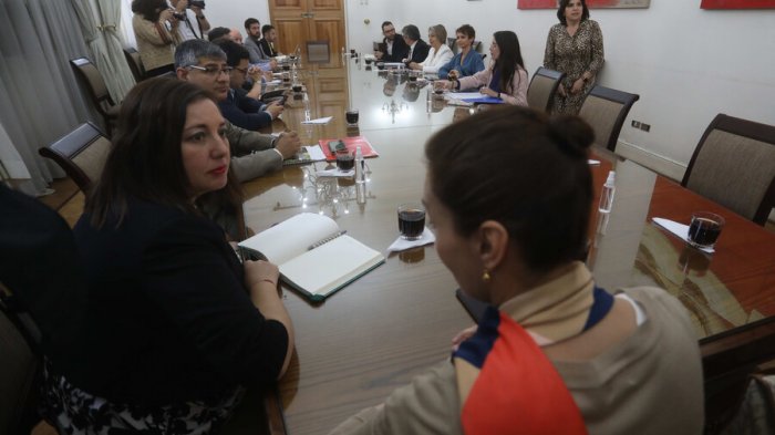 Tras baja del PC: Presidentes de partidos se reúnen en La Moneda por cónclave oficialista