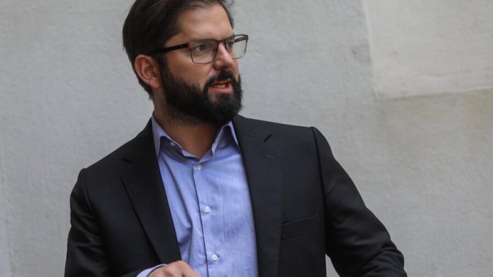 Hizo fuerte autocrítica: Aprobación de pdte. Gabriel Boric cayó a un 31% y desaprobación subió a un 57%
