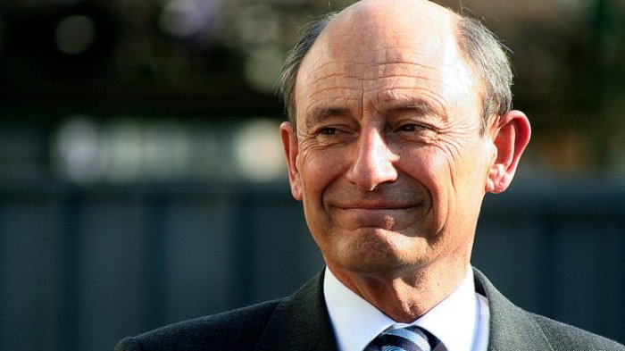 Otorgan libertad bajo fianza a ex comandante Juan Emilio Cheyre, acusado de malversar casi $130 millones