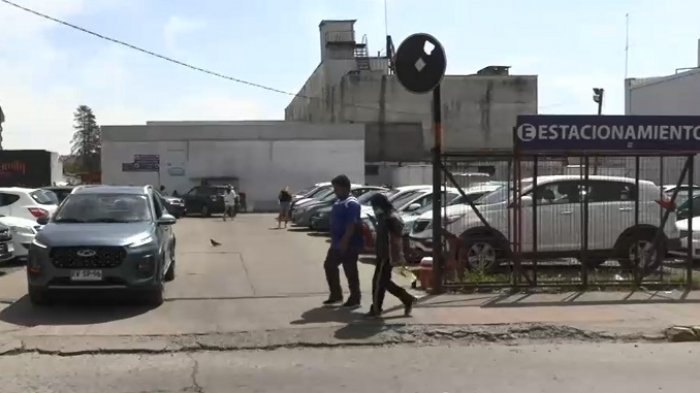 En medio de ola de calor: Madre encerró en auto a su guagua para ir de compras en Los Ángeles