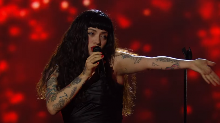 Exposiciones, murales y concierto: Mon Laferte volverá a Chile para sumarse al Festival Teatro a Mil