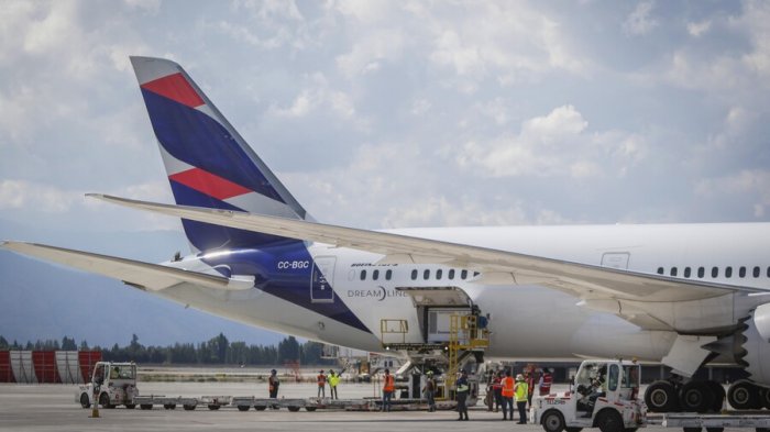 Sindicato de pilotos de Latam advierte inminente huelga: Empresa aclaró que ocurrirá con los vuelos