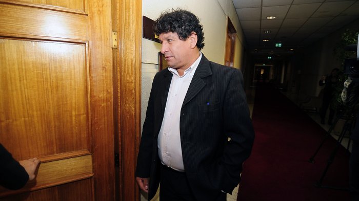 Desde manejar en estado de ebriedad a graves acusaciones: Las polémicas que han marcado al diputado René Alinco