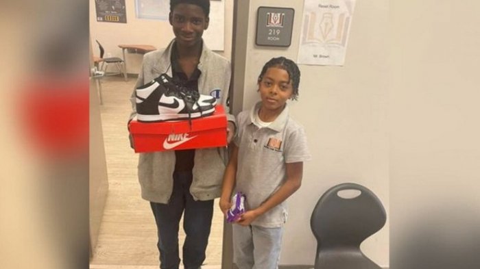 Adorable gesto: Niño usó todos su ahorros para comprarle zapatillas a compañero víctima de bullying