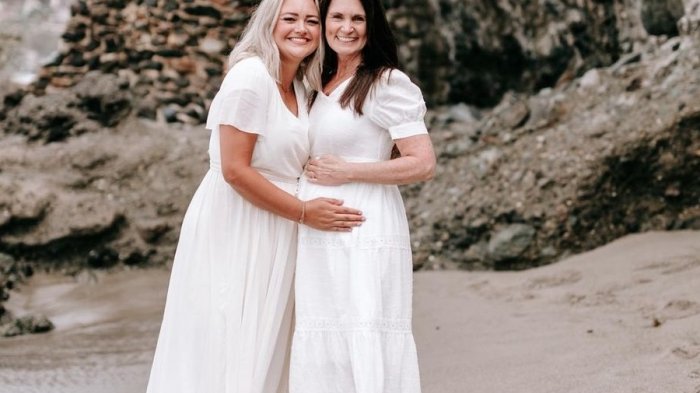 ¡Ya nació! Mujer estadounidense dio a luz a su nieto y se transformó en abuela y madre a la vez