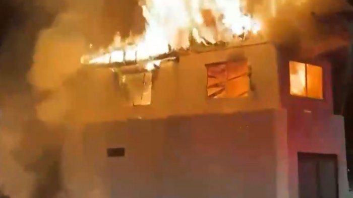 Voraz incendio consumió vivienda en Estación Central: Investigan posible falla eléctrica