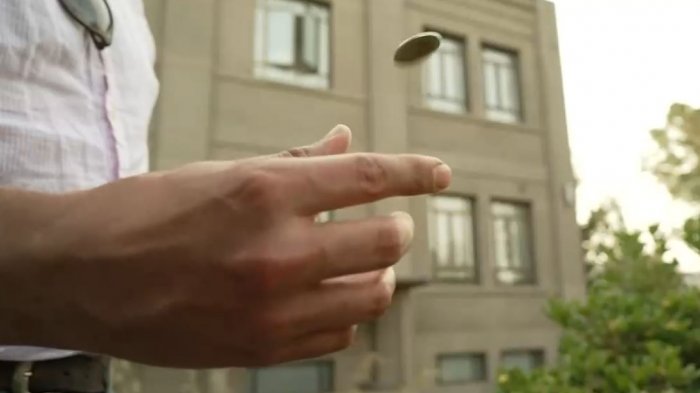 ¿Cómo funciona la ley que permite definir el orden de los apellidos con el lanzamiento de una moneda?