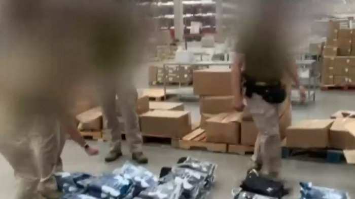 La Polar descartó acusación: Ocho bodegas de la empresa fueron allanadas tras denuncia por ropa falsificada