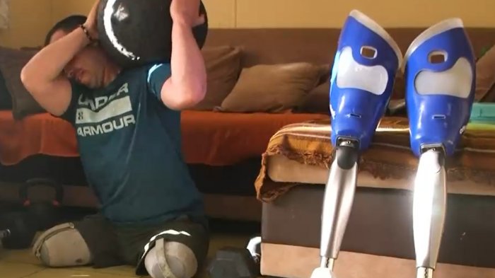 La nueva vida de Brayan Castillo, el militar que perdió sus piernas tras ser atropellado en medio de control