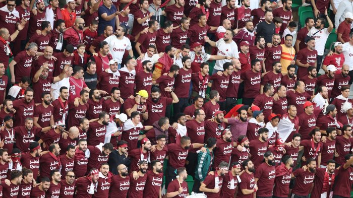 Dinero, vuelos y comida gratis: El acuerdo que escondía parte de la hinchada de Qatar para alentar al equipo