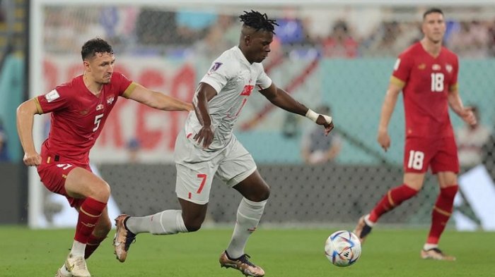 No solamente se defiende: Suiza muestra carácter al vencer a Serbia y asegura su cupo en la siguiente ronda