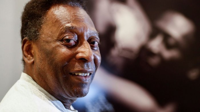 Hinchada del Santos organizó vigilia por salud de Pelé: Medio asegura que ya no responde a la quimioterapia