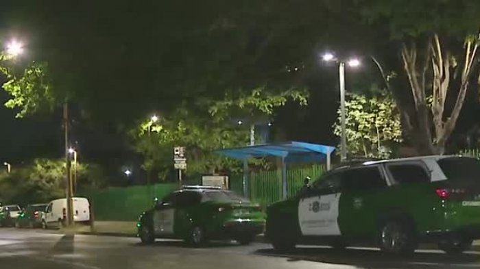 Hombre atacó con un cuchillo a su esposa e hijo de 3 años en Las Condes: Se encuentran en riesgo vital