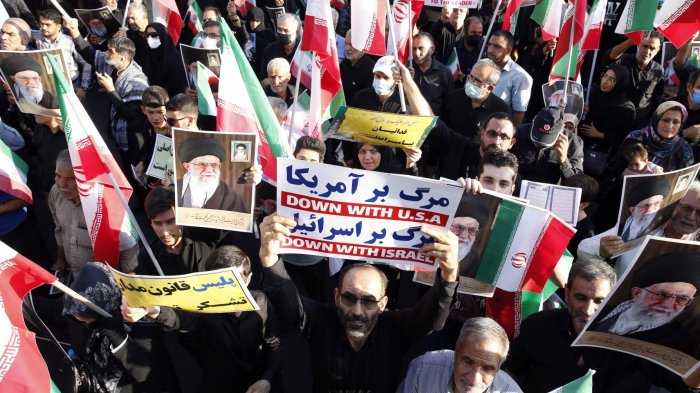 Irán suprime la policía de la moral luego de cientos de muertos en protestas por la muerte de Mahsa Amini