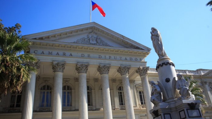 Expectación por acuerdo constitucional: ¿Qué pide el oficialismo y la oposición para redactar un nuevo texto?