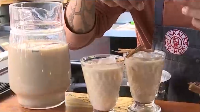 ¡Preparen sus copas! El paso a paso para preparar el mejor cola de mono y sus ingredientes