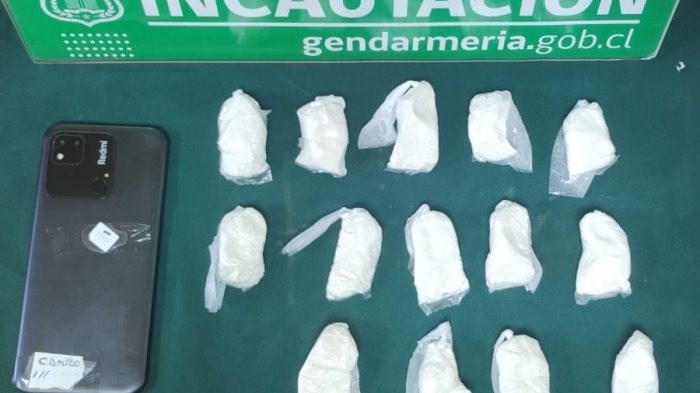 Gendarmería detuvo a funcionario que intentó ingresar droga y un celular a recinto penal de Valparaíso