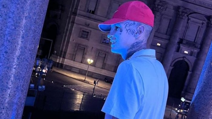 L-Gante dividió las redes por interpretación del himno argentino en la Casa Rosada: Así fue su presentación