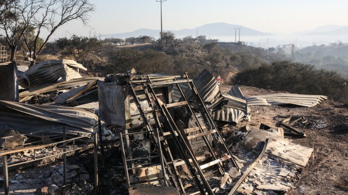 600 hectáreas quemadas y 2 personas graves: Onemi entrega balance por voraz incendio forestal en Melipilla
