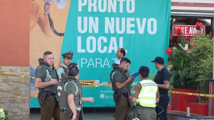 Delincuentes asaltan tienda de telefonía y ocupan a personas como 